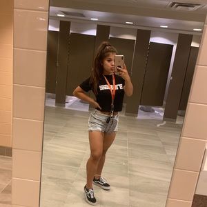 Meet your Posher, Mia